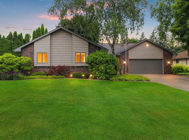 28 GREVES Court, APPLETON, WI 54914