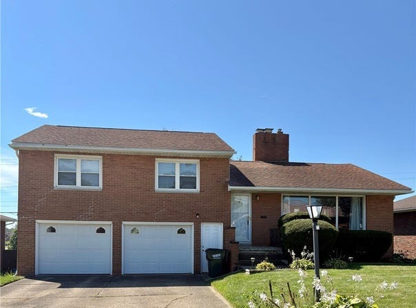 1407 W Valentine Circle NW, Canton, OH 44708
