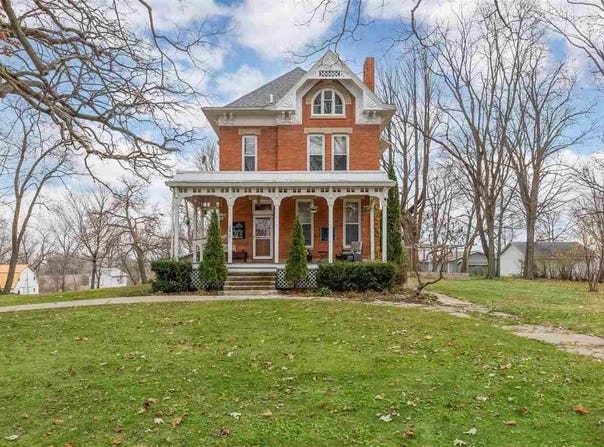 320 East St, Tipton, IA 52772