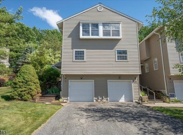 15 Rhea Run, Hampton Twp., NJ 07860-1474