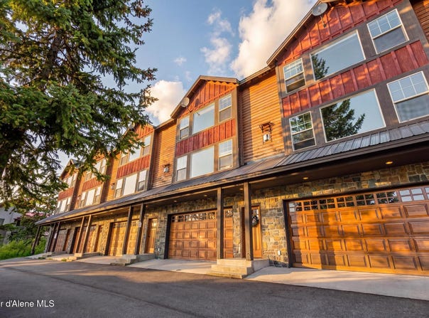 68 Whiplash Cir, Sandpoint, ID 83864