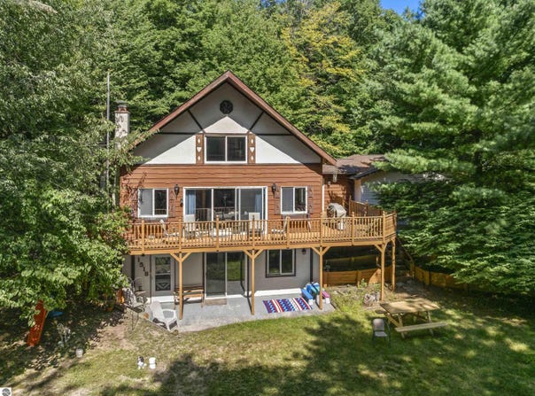 1518 Birch, Frankfort, MI 49635