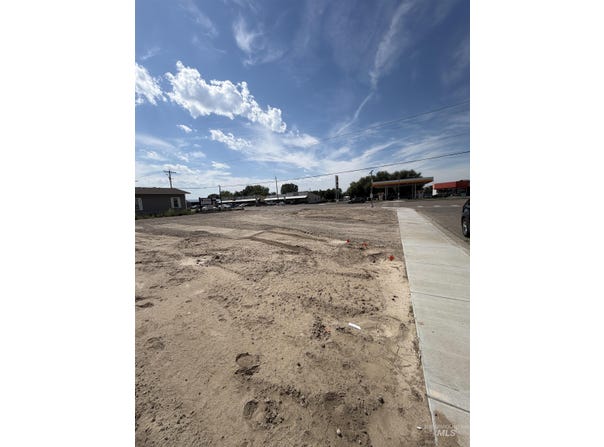 218 & 220 N Whitley Dr., Fruitland, ID 83619