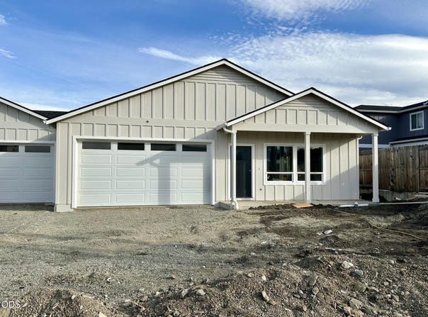 313 E Rapp Road, Talent, OR 97540