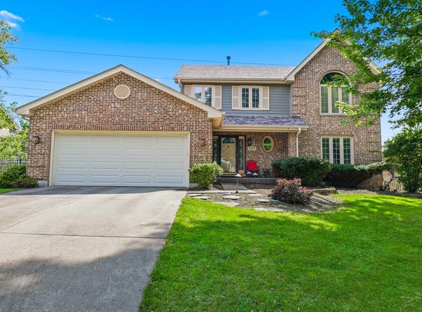 655 Crest Drive, Cary, IL 60013