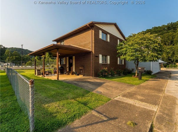 4 2nd Avenue, Clendenin, WV 25045
