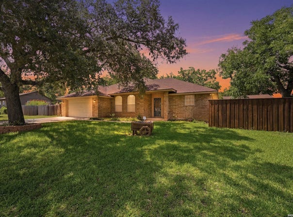 632 E Donegan, Seguin, TX 78155