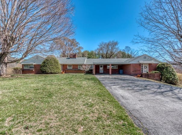 149 Dogwood Dr, Marion, VA 24354