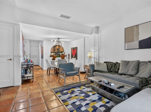 6705 N Kendall Dr, Pinecrest, FL 33156