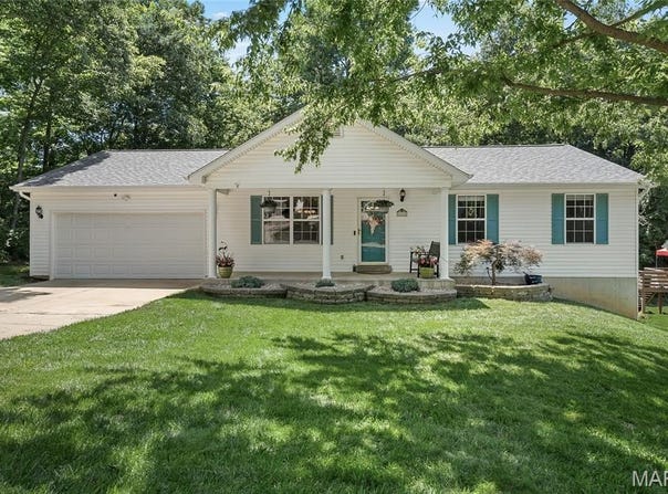 28 Forest Lane, O'Fallon, MO 63366