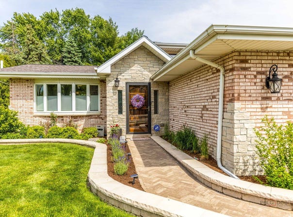 333 Killdeer Road, Bloomingdale, IL 60108
