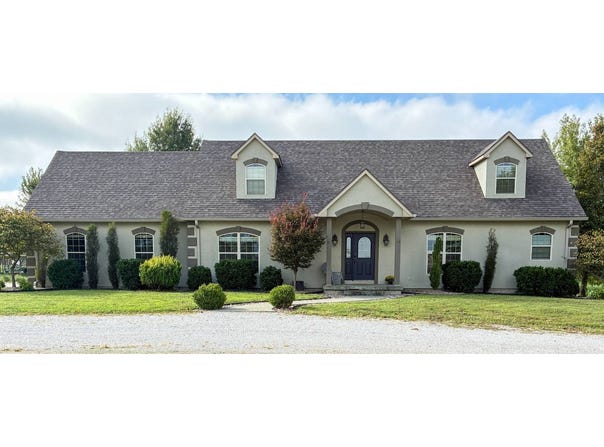 1715 W 7th St, Chanute, KS 66720