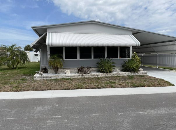 7637 Parkway Blvd, Hudson, FL 34667