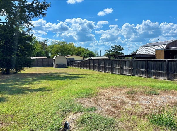 555 Comanche Drive, Quitman, TX 75783