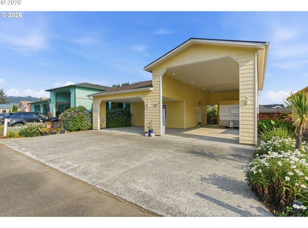 10 PINE Ln, Lakeside, OR 97449