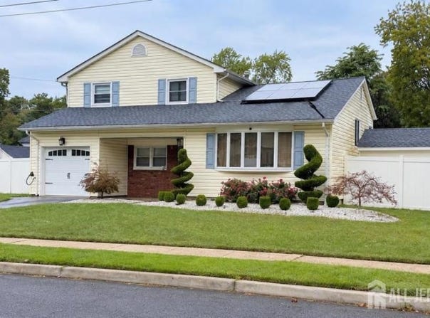 2 Elaine Court, Old Bridge, NJ 08857
