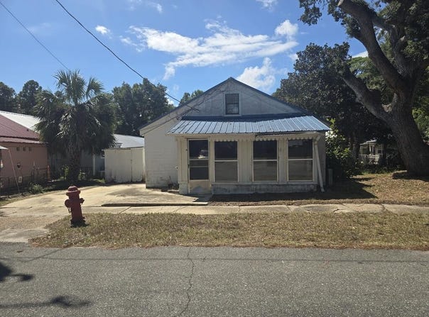 21 Collins Ave, Lanark Village, FL 32323
