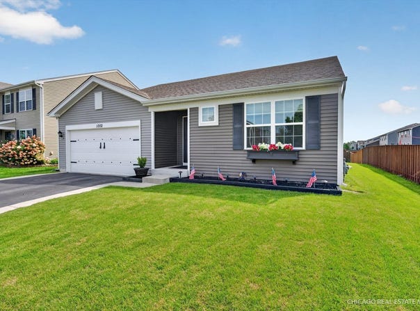 1002 Chestnut Drive, Pingree Grove, IL 60140