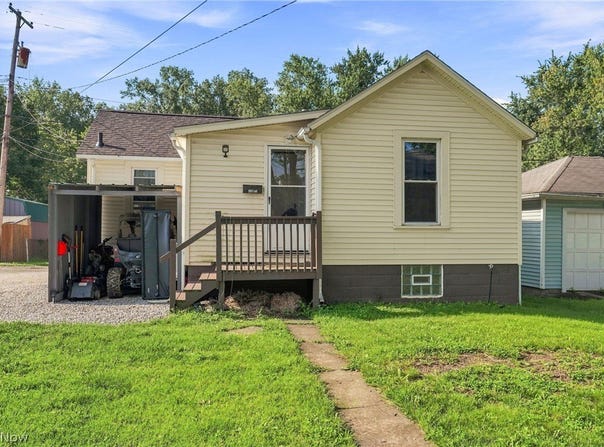 376 E 1/2 Ohio Avenue, Sebring, OH 44672