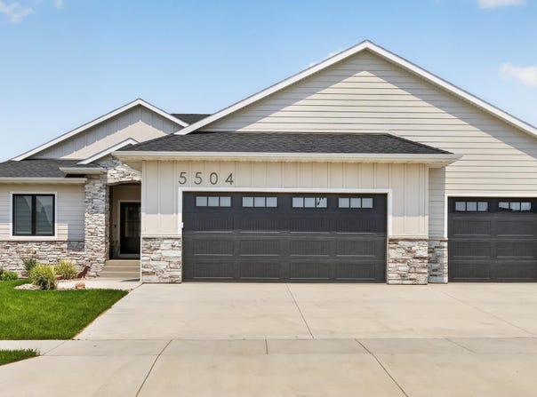 5504 E Morningside Cir, Sioux Falls, SD 57110