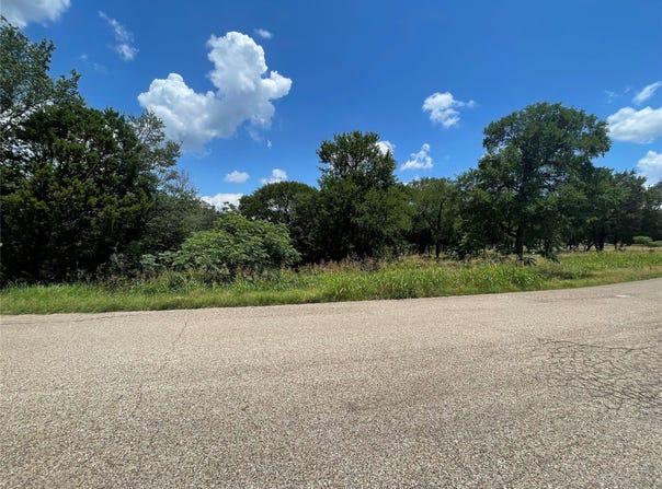 2000 Austin Hines Drive, China Spring, TX 76633