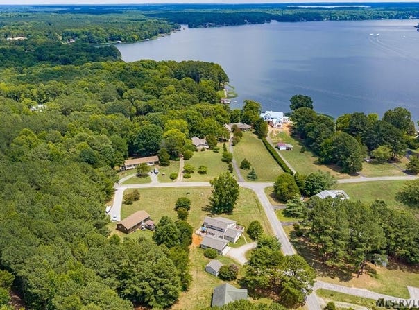 34 Poplar Dr, Ebony, VA 23845
