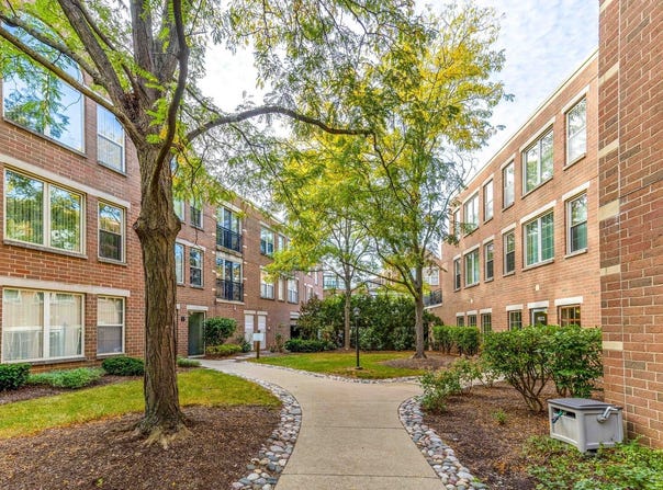 1625 Glenview Road, Glenview, IL 60025