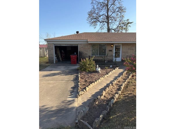 601 Green St, Dardanelle, AR 72834