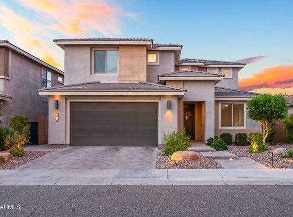 2916 E TINA Drive, Phoenix, AZ 85050