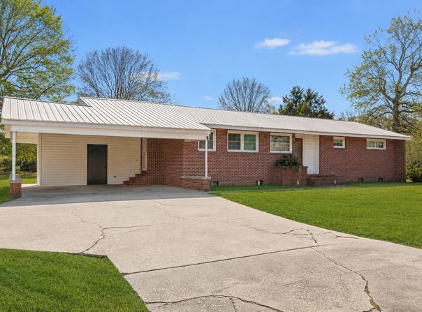 3813 W Marion St., Mullins, SC 29574