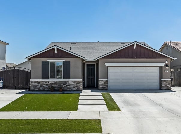3541 E Laura Court, Visalia, CA 93292