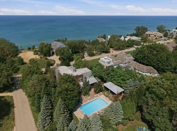 51108 Lake Park Drive, New Buffalo, MI 49117