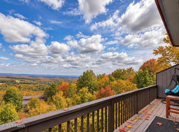 270 Big Pocono Pass, Tannersville, PA 18372