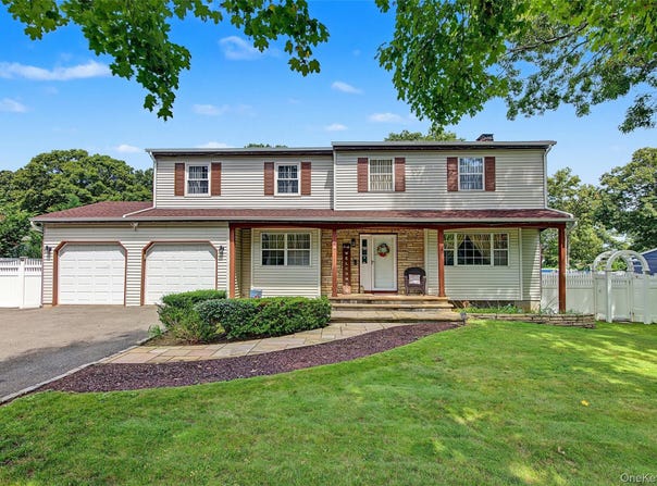 7 David Drive, Selden, NY 11784