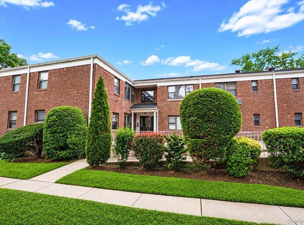 1205 E Broadway, Hewlett, NY 11557