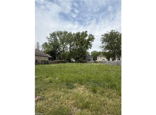 6232 Old Townpoint Road, Suffolk, VA 23435