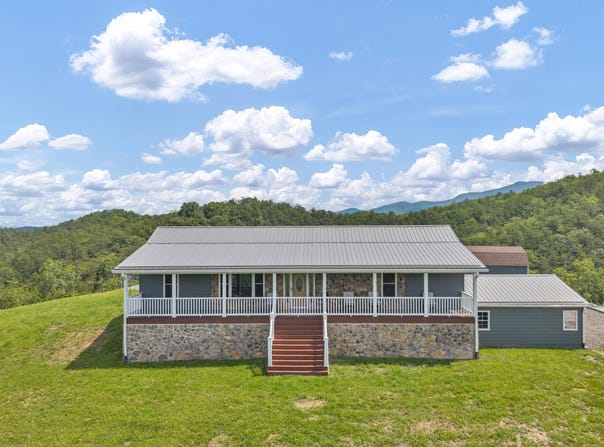 308 Crowder Hollow Rd, Covington, VA 24426