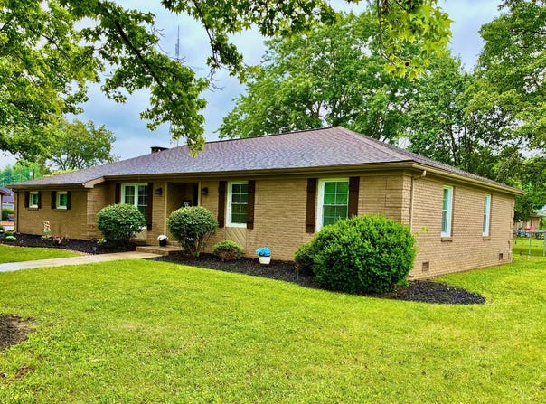 409 April Av., Carmi, IL 62821