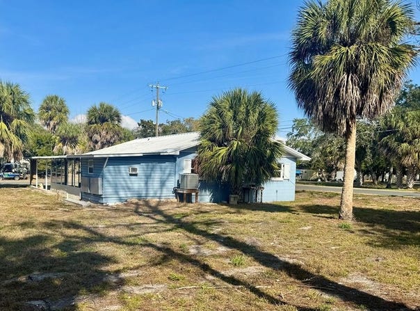 1210 Hawthorne Ave, Cedar Key, FL 32625