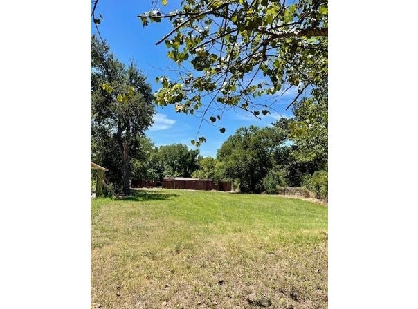 505 E 4th St, Cameron, TX 76520