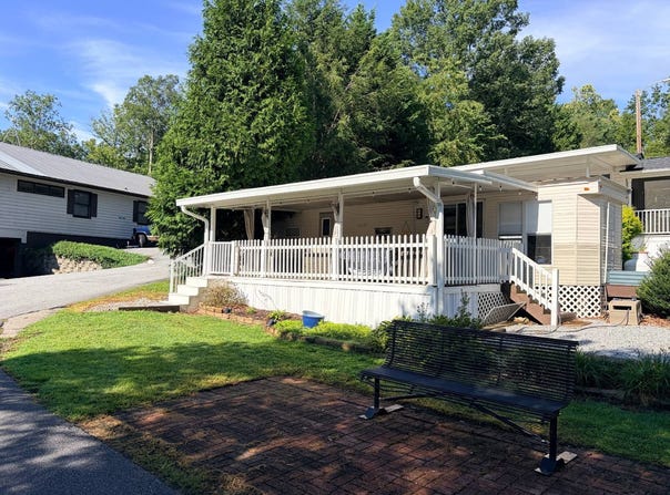 59 RJ Blvd, Flat Rock, NC 28731