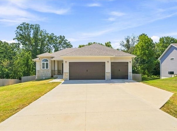 14 SE 230 Road, Warrensburg, MO 64093