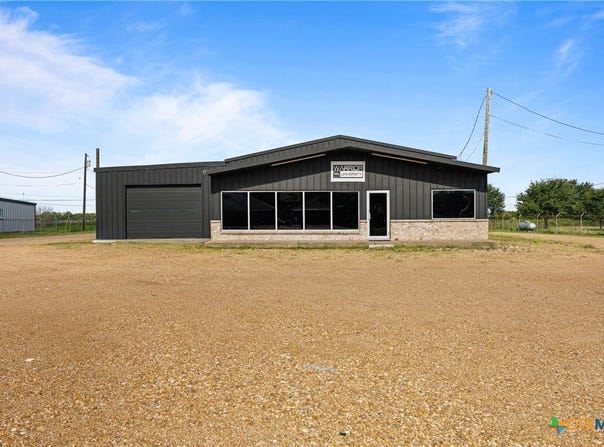 2507 West Loop, El Campo, TX 77437