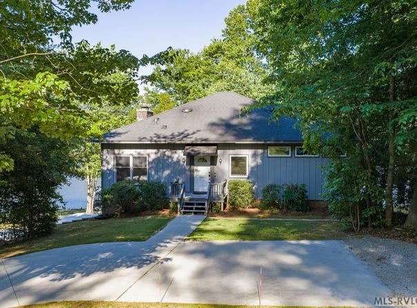 999 Hawthorne Dr, Bracey, VA 23919