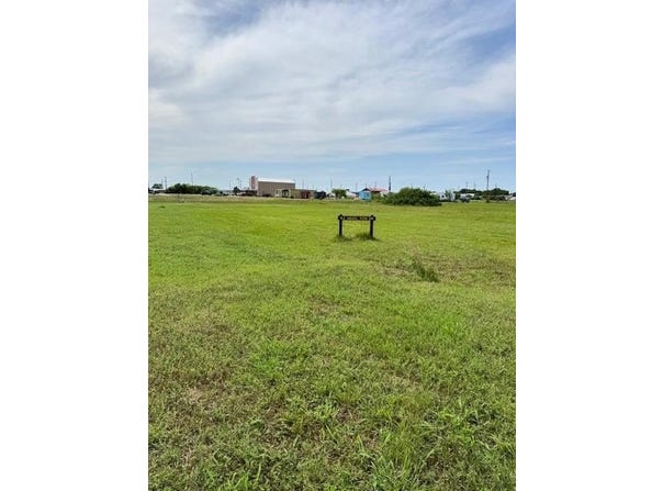 92 Angelfish Dr, Palacios, TX 77465