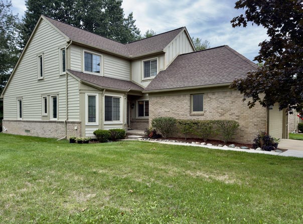 741 Red Maple Lane, Wixom, MI 48393