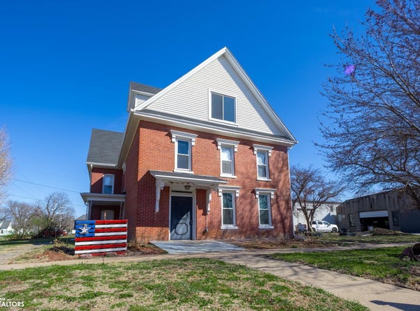 1108 Park Street, Hamburg, IA 51640