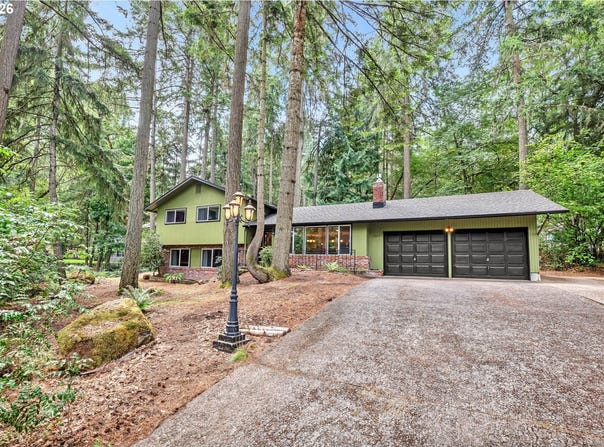 2897 TIMBERLINE Dr, Eugene, OR 97405