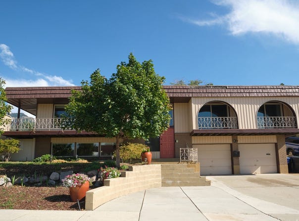 2546 E CAMPUS Dr, Cottonwood Heights, UT 84121