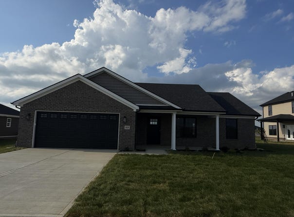 416 Lands End Dr, Berea, KY 40403